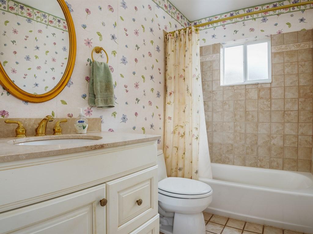 9713 Carousel Circle South Boca Raton, FL 33434 - Photo 21 of 27 021_Bathroom Two