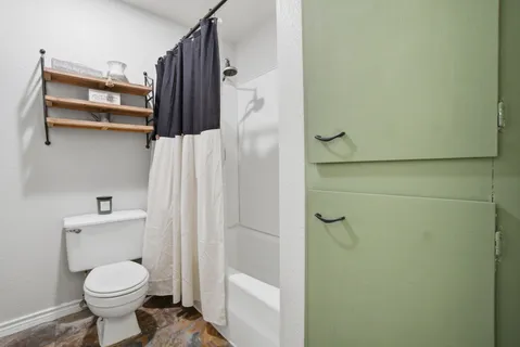 $375,000 | 1858 County Road 2066, Hull, TX 77564