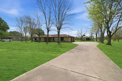 $375,000 | 1858 County Road 2066, Hull, TX 77564