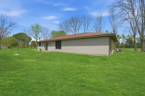 $375,000 | 1858 County Road 2066, Hull, TX 77564