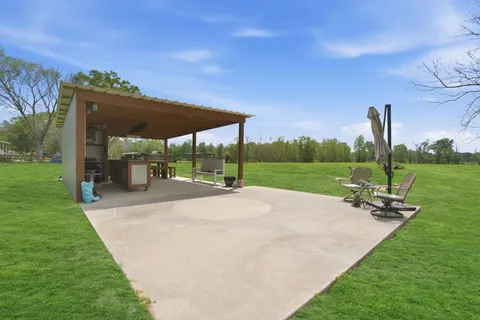 $375,000 | 1858 County Road 2066, Hull, TX 77564