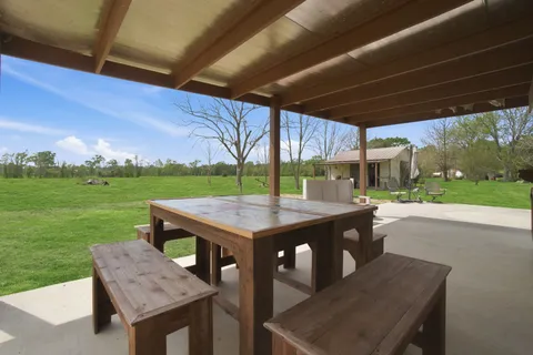 $375,000 | 1858 County Road 2066, Hull, TX 77564