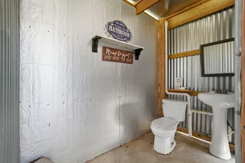 $375,000 | 1858 County Road 2066, Hull, TX 77564