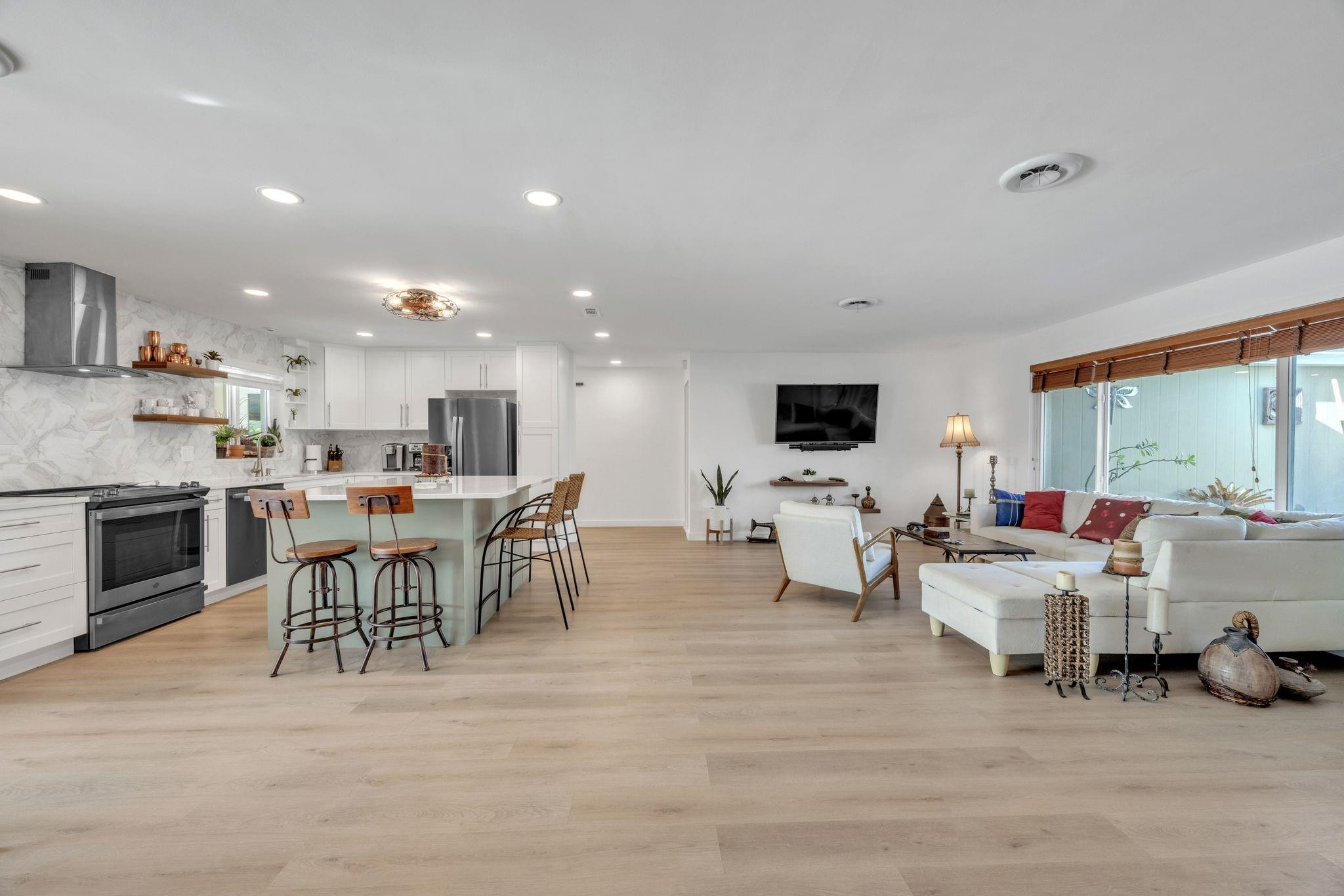 1611 Southwest 3rd Avenue Pompano Beach, FL 33060 - Photo 19 of 35 Living space