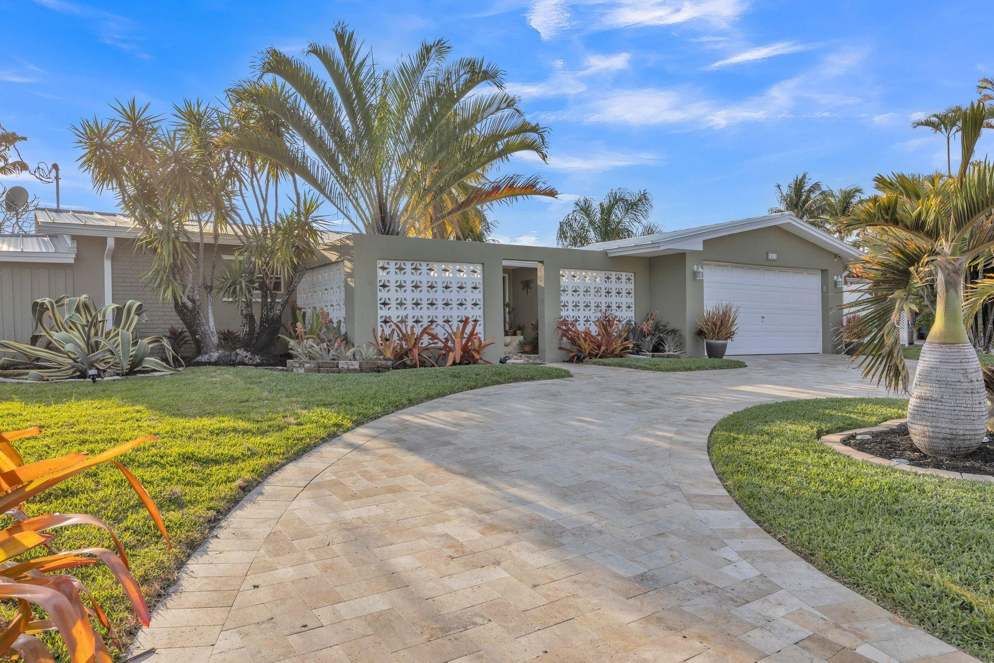 1611 Southwest 3rd Avenue Pompano Beach, FL 33060 - Photo 5 of 35 Driveway