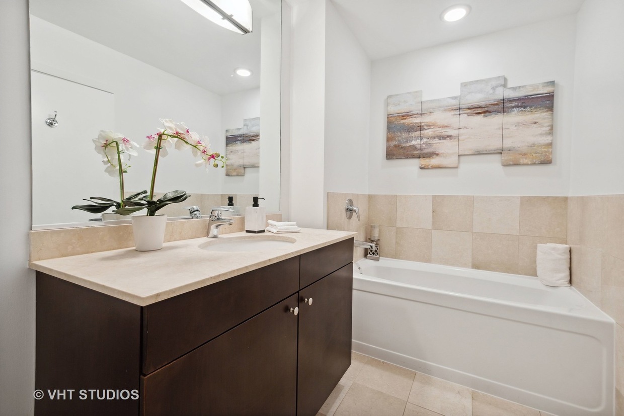 123 South Green Street, Unit 1009B Chicago, IL 60607 - Photo 11 of 17