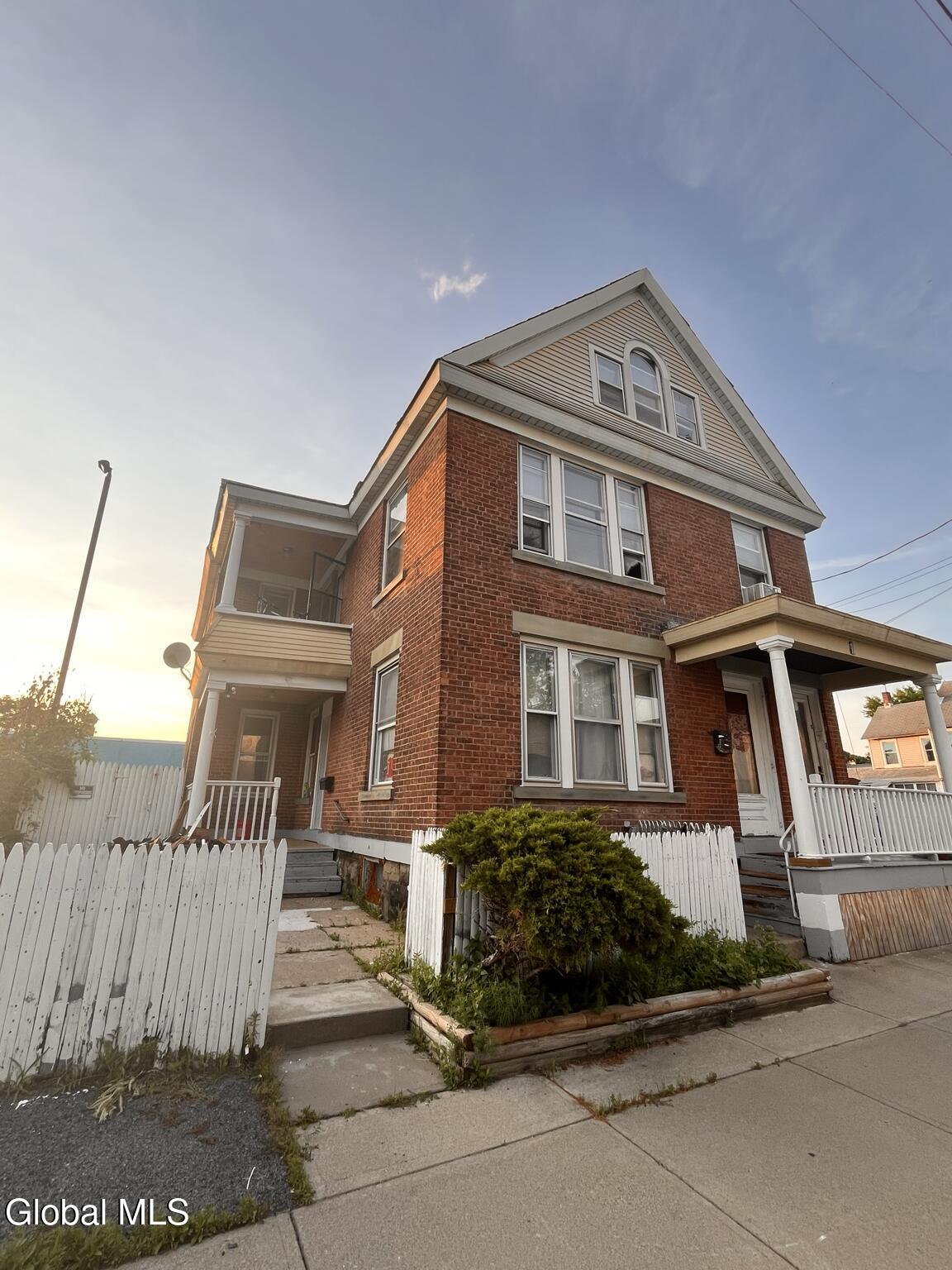 1 Chestnut Street, Unit 2 Schenectady, NY 12307 - Photo 1 of 9 5341F430-A416-4509-8AB1-156EF823E1E5