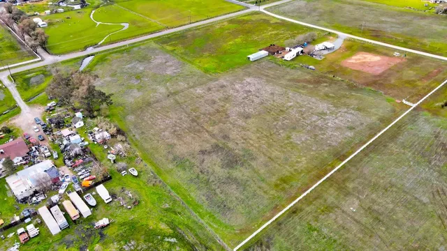 a view of an outdoor space