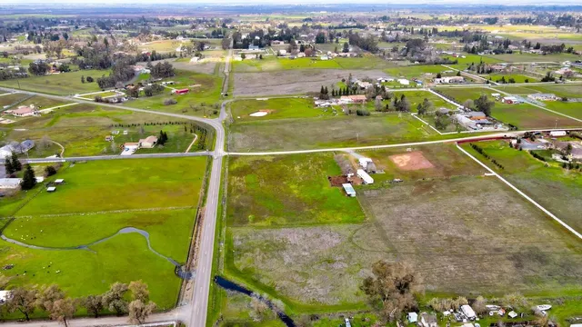 a view of a tennis court
