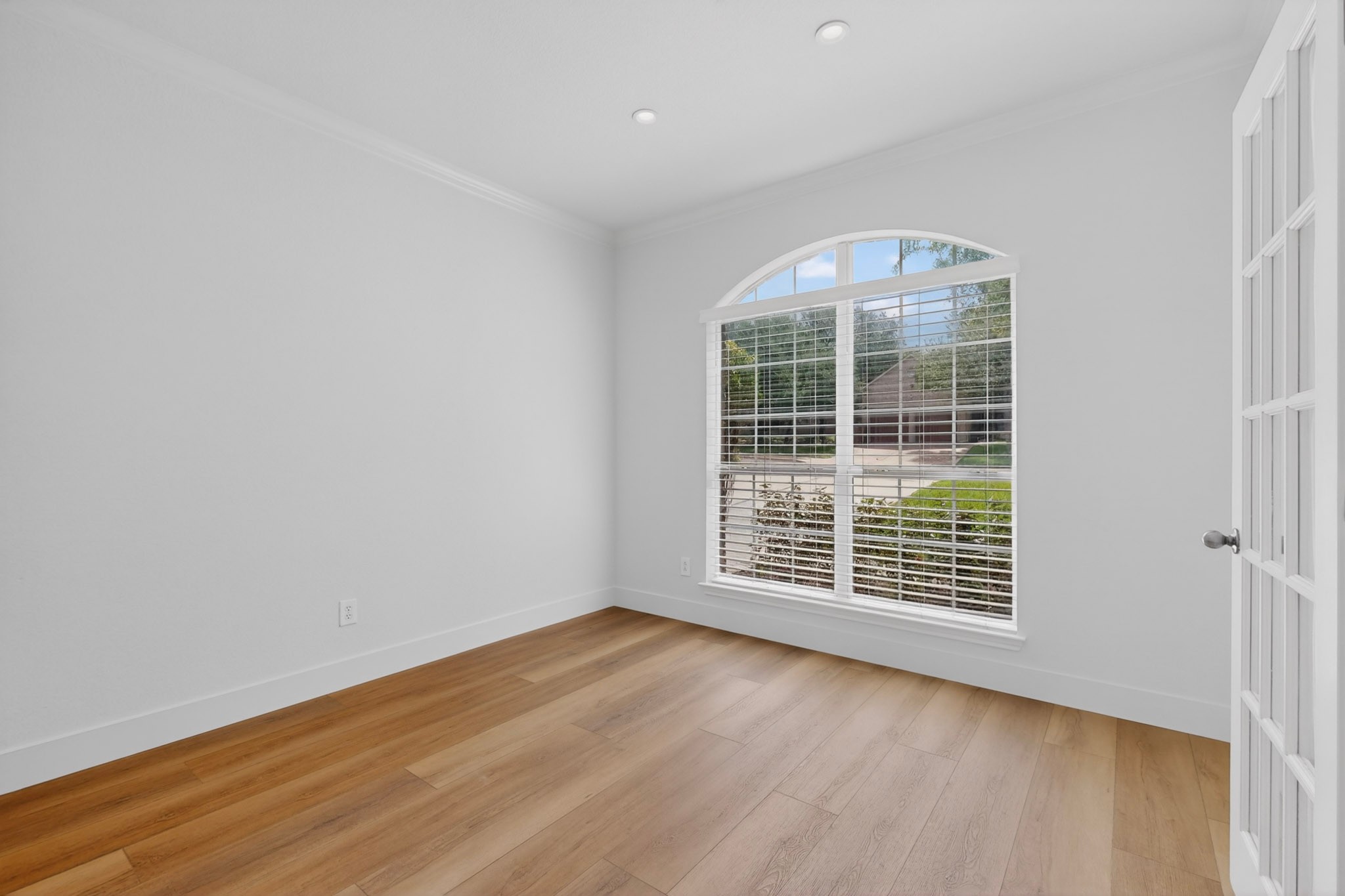 8617 Cobblestone Austin, TX 78735 - Photo 18 of 39 an empty room with wooden floor and windows