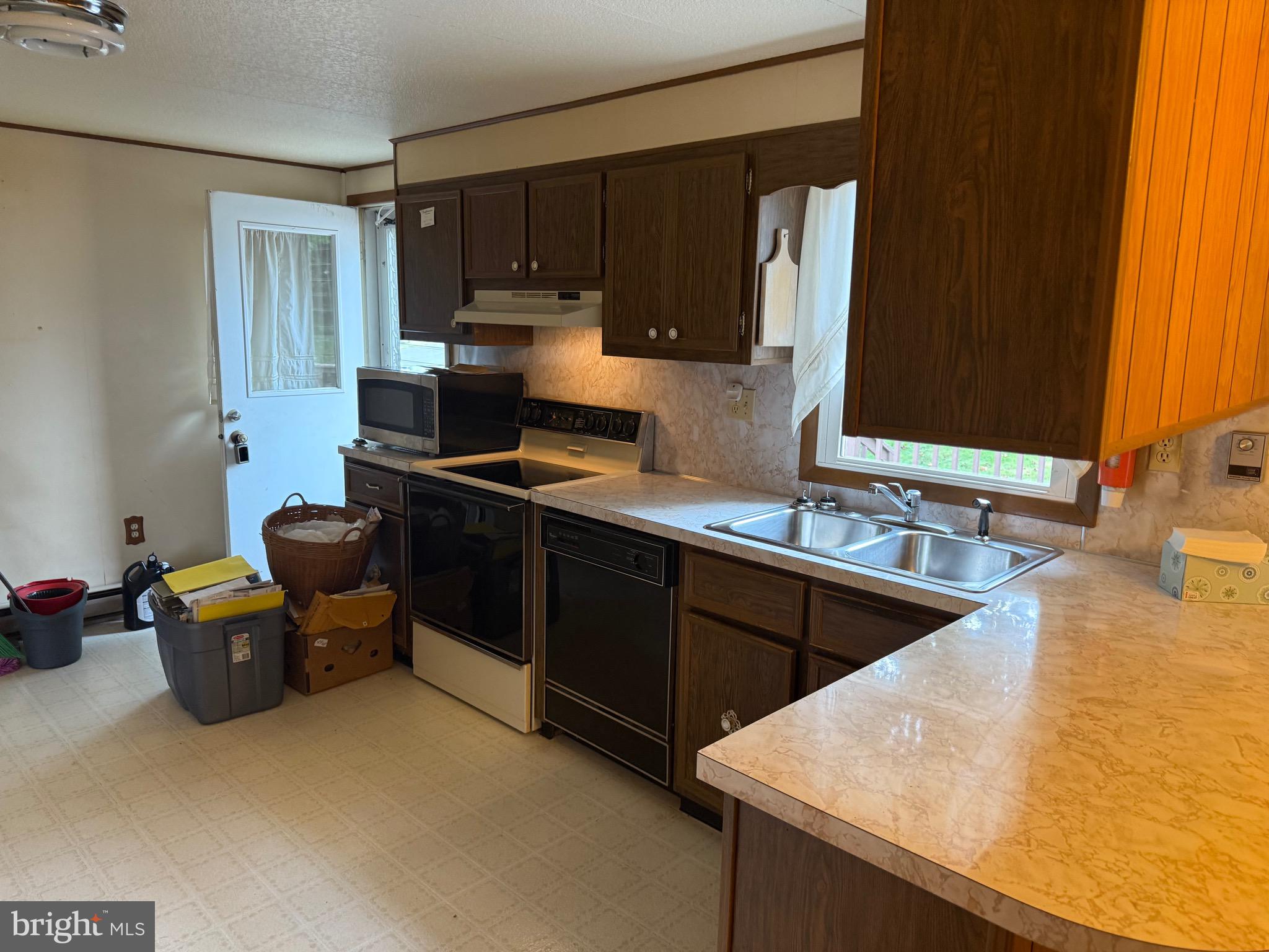 3424 Hampstead Mexico Road Hampstead, MD 21074 - Photo 16 of 26 a kitchen with a sink stove and refrigerator