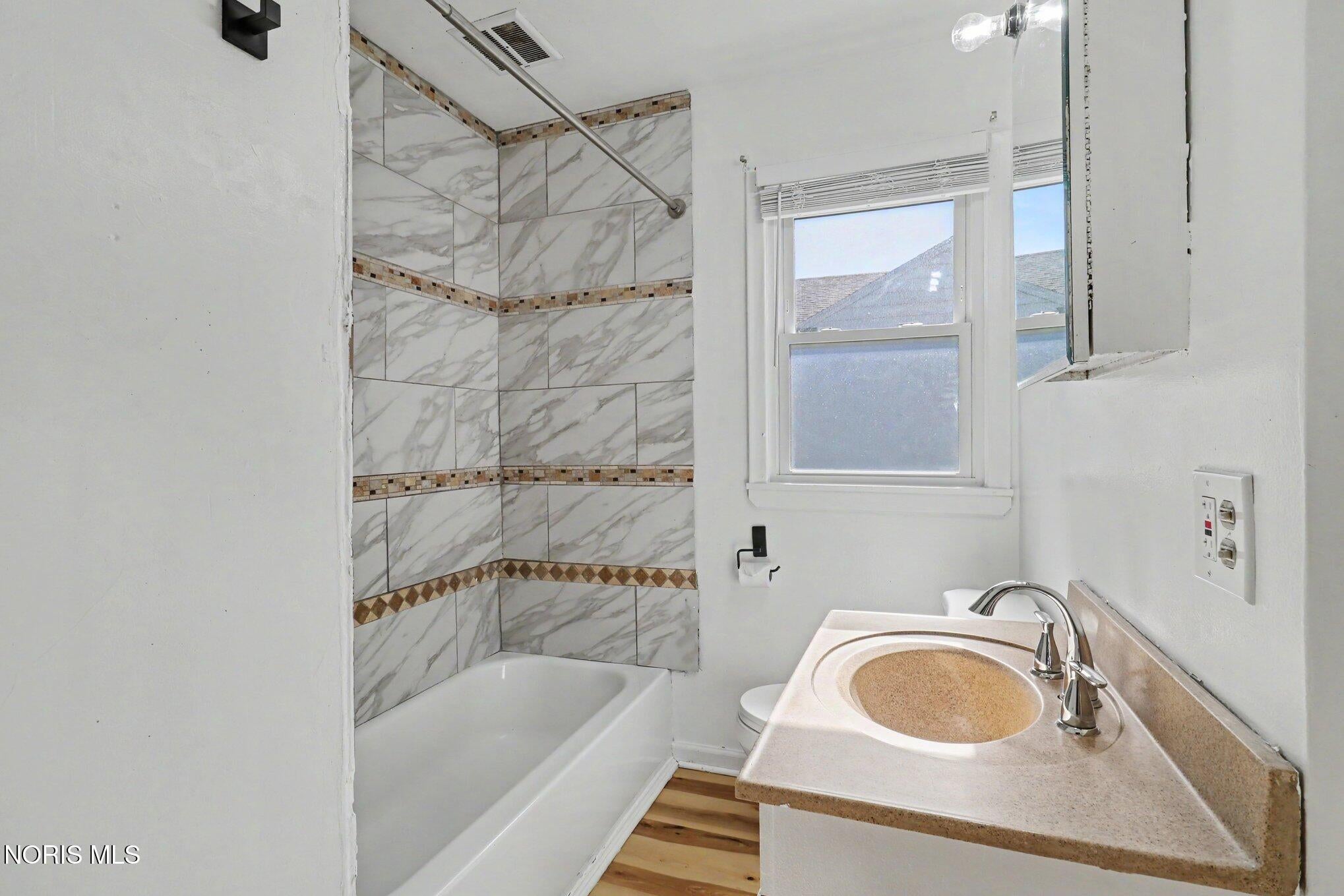 1206 Westgate Road Toledo, OH 43615 - Photo 13 of 25 Gallery Image 13