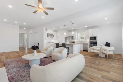 $699,000 | 5713 Alamosa Clearing Drive, Lakeway, TX 78738