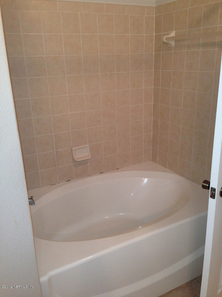 8550 Touchton Road, Unit 717 Jacksonville, FL 32216 - Photo 6 of 15 a bathroom with a bathtub