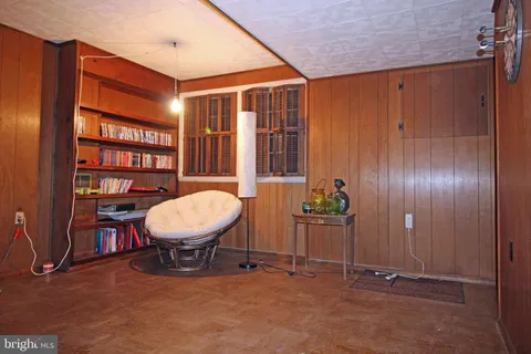 a view of a livingroom with furniture