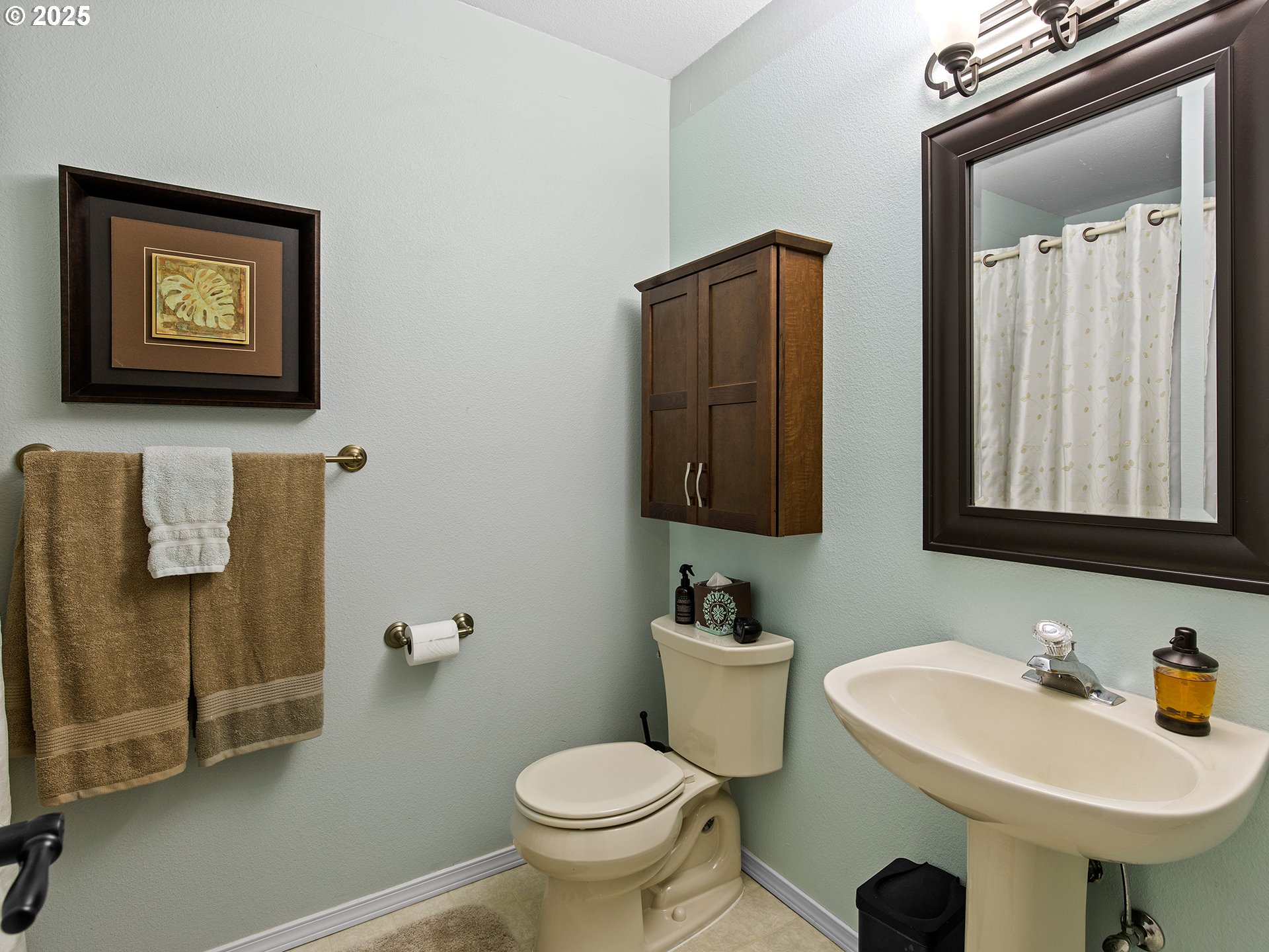 5906 Northwest 169th Street Ridgefield, WA 98642 - Photo 23 of 35 a bathroom with a toilet sink and mirror