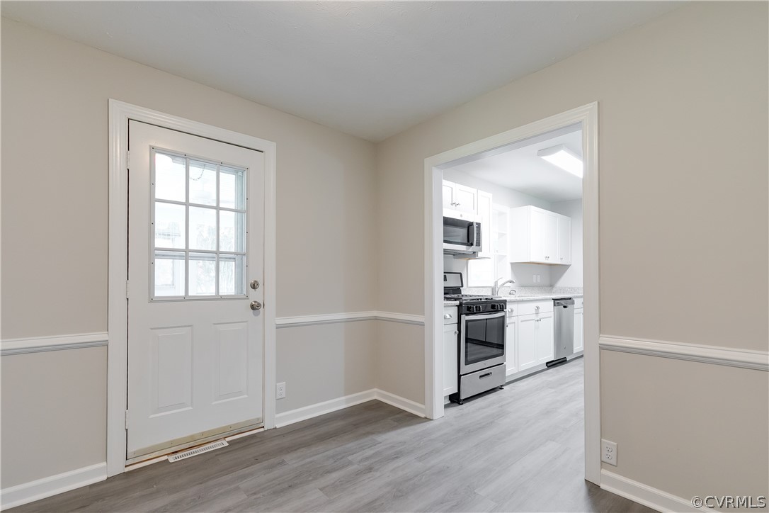 14911 Rowlett Road Chesterfield, VA 23838 - Photo 16 of 50 an empty room with wooden floor bathroom and windows