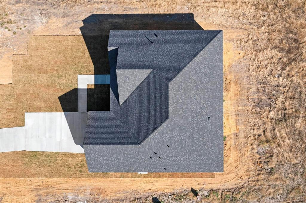 740 Section House Road Ennis, TX 75119 - Photo 3 of 37 a living room with a couch