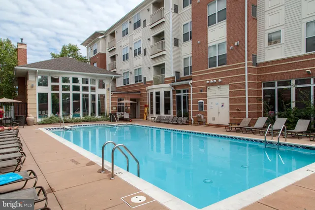 $450,000 | 9480 Virginia Center Boulevard, Unit 410, Vienna, VA 22181