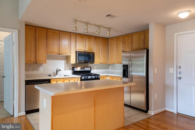 $450,000 | 9480 Virginia Center Boulevard, Unit 410, Vienna, VA 22181