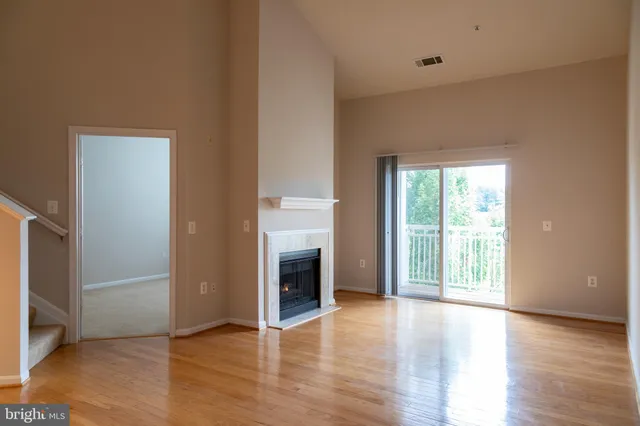 $450,000 | 9480 Virginia Center Boulevard, Unit 410, Vienna, VA 22181