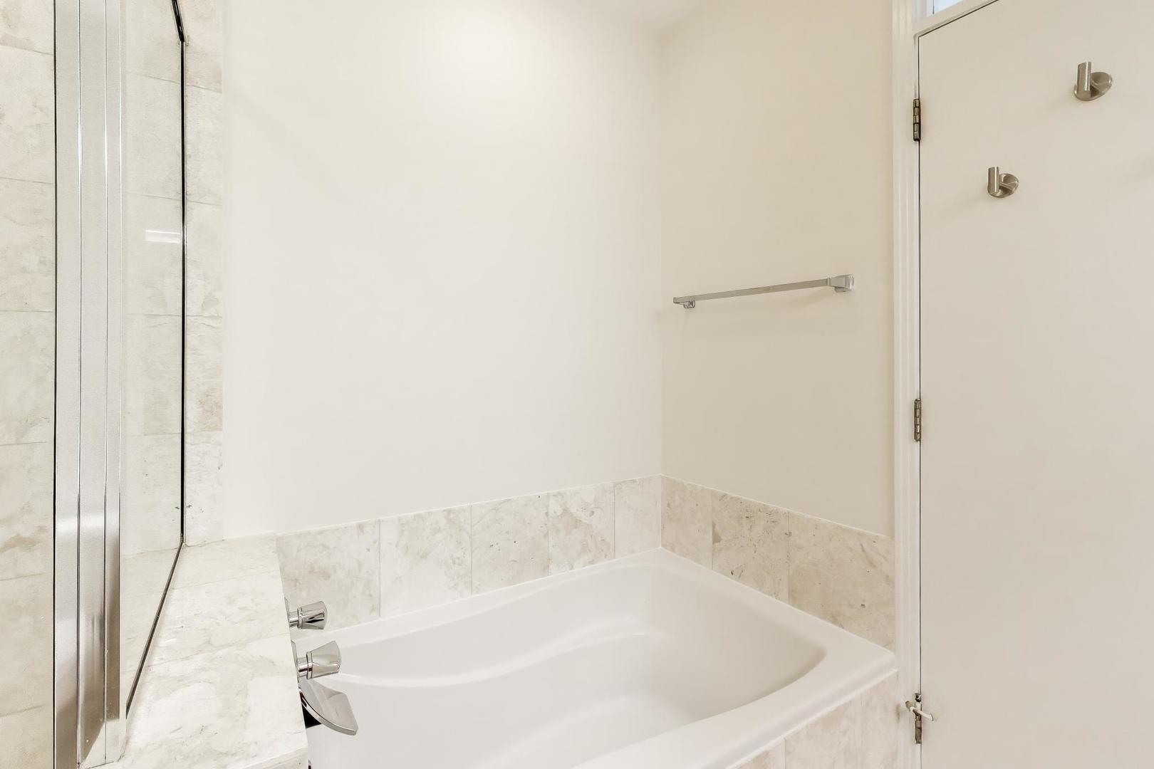 950 West Huron Street, Unit 501 Chicago, IL 60642 - Photo 14 of 21