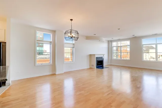 $549,000 | 950 West Huron Street, Unit 501, Chicago, IL 60642