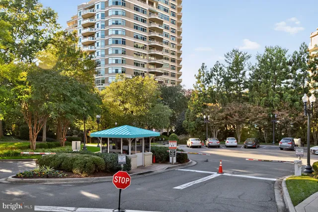 $6,000 | 5630 Wisconsin Avenue, Unit 406, Chevy Chase, MD 20815