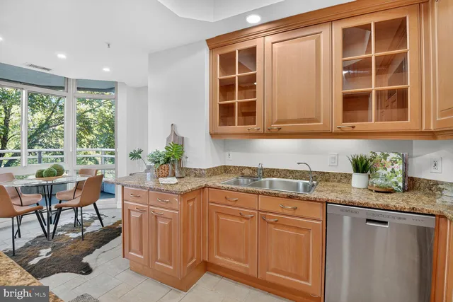 $6,000 | 5630 Wisconsin Avenue, Unit 406, Chevy Chase, MD 20815