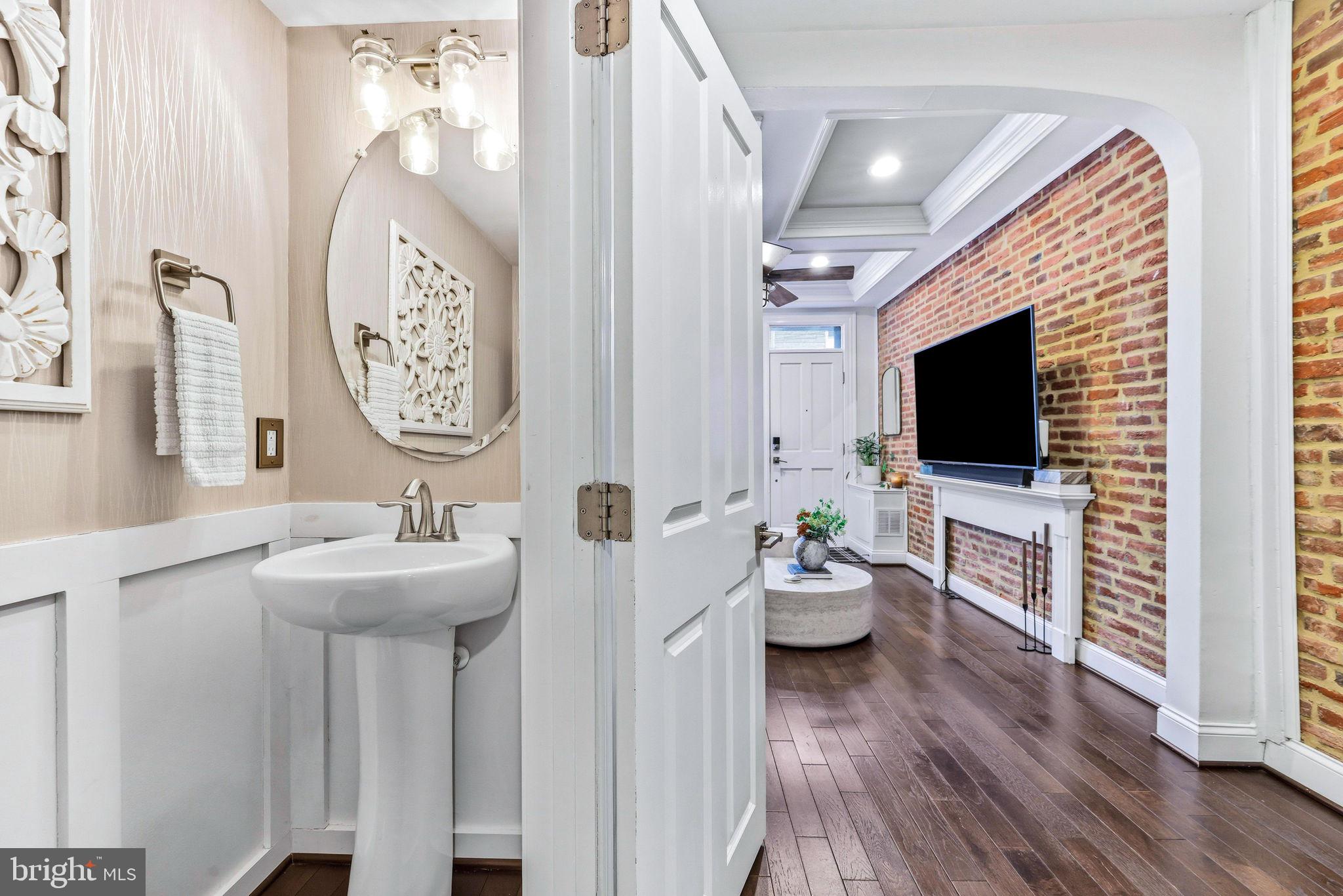 719 South Port Street Baltimore, MD 21224 - Photo 8 of 40