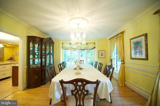 7805 Crossland Road Baltimore, MD 21208 - Photo 8 of 30 Dining Room