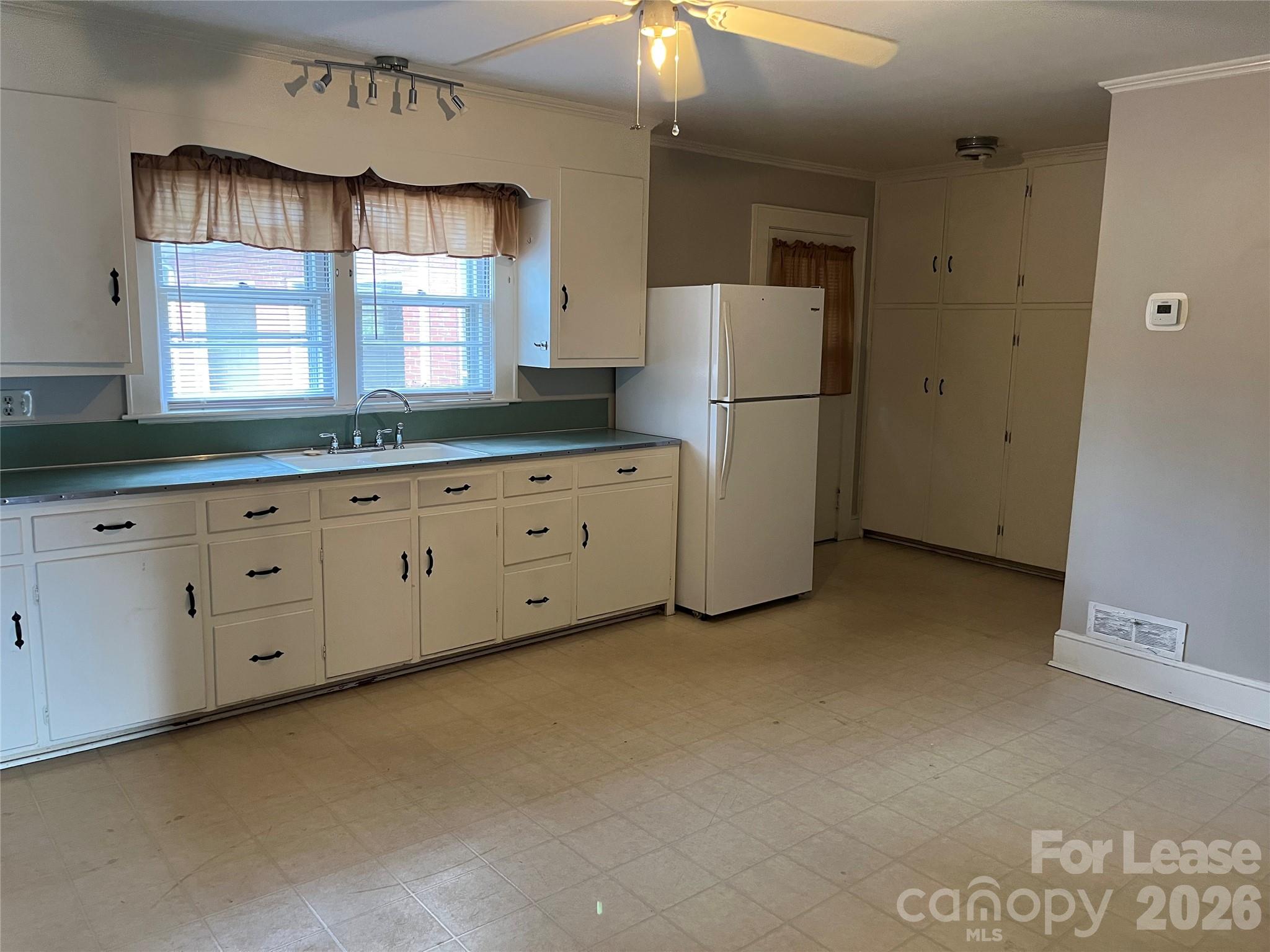 1047 East Main Street Albemarle, NC 28001 - Photo 5 of 11