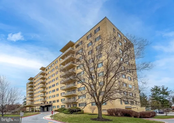 a view of a large building