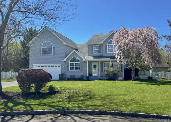 $885,000 | 15 Whitetail Court, Center Moriches, NY 11934