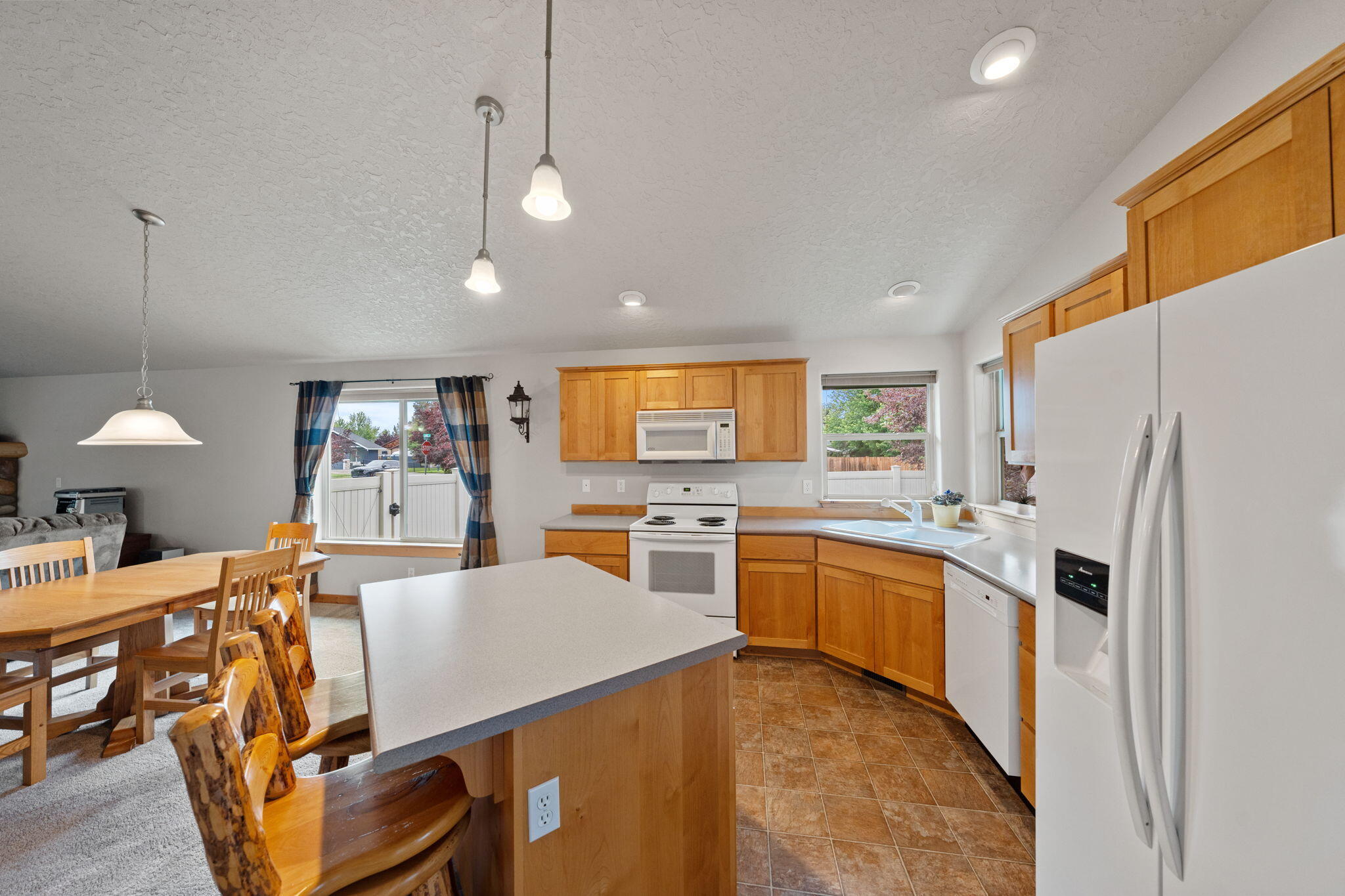 20521 Dylan Loop Bend, OR 97702 - Photo 16 of 31 19-web-or-mls-DSC09402