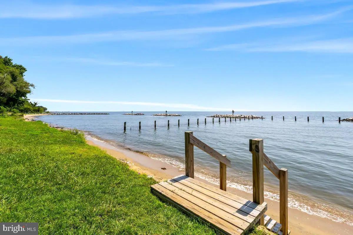 301 Beverley Place Edgewater, MD 21037 - Photo 18 of 44 Walkable beach
