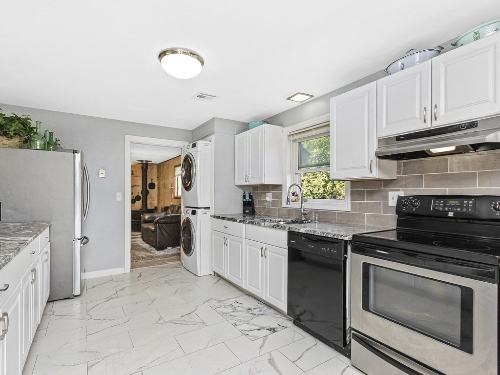 44 Ruthellen Road Bellingham, MA 02019 - Photo 13 of 38 Gallery Image 13