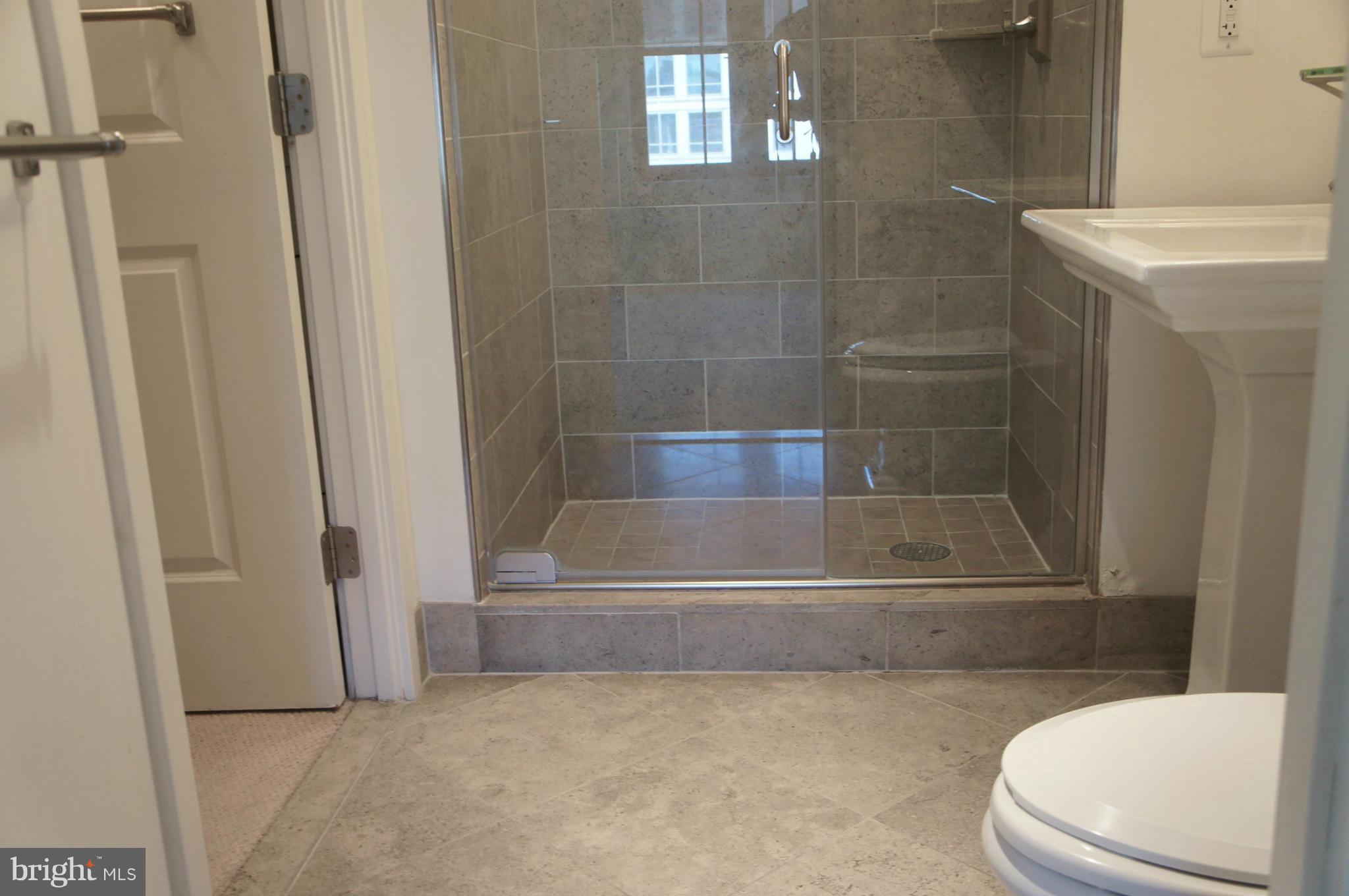 4301 Military Road Northwest, Unit 609 Washington, DC 20015 - Photo 20 of 27 Bath