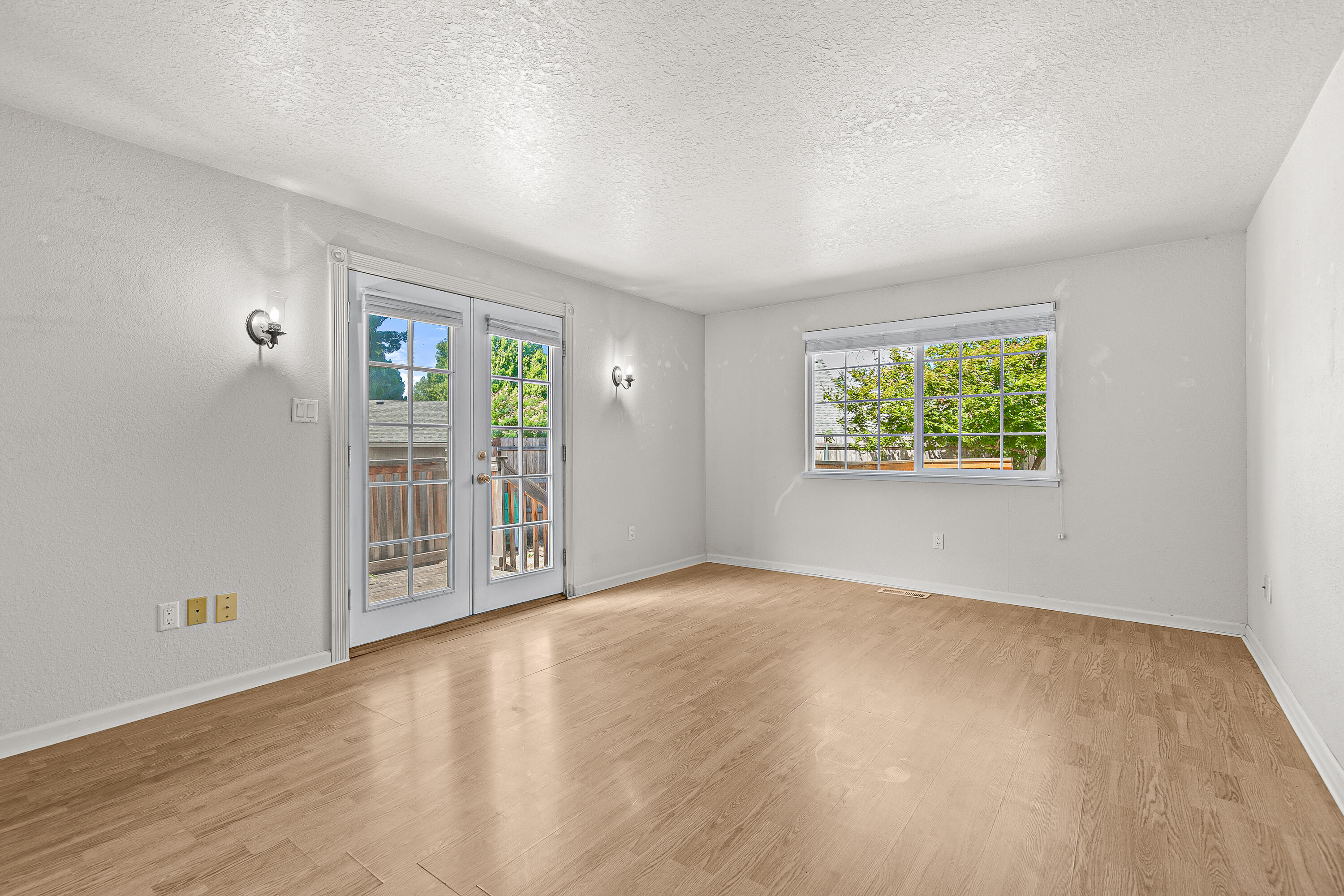 2931 Aldersgate Road Medford, OR 97504 - Photo 21 of 39 20 - Second Primary Bedroom