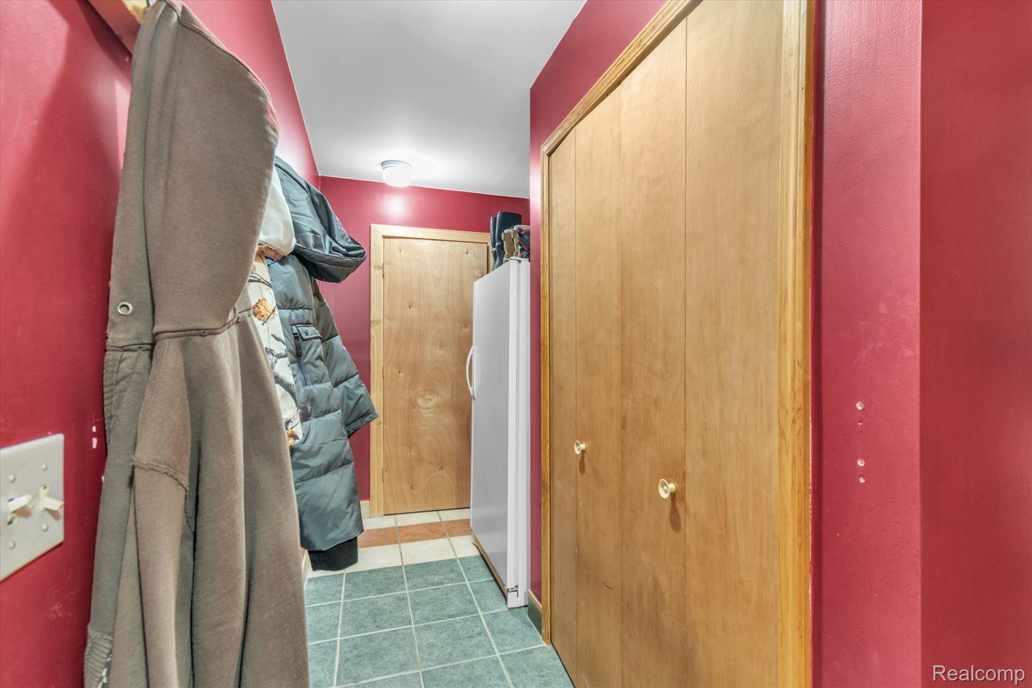 11174 Sharp Road Linden, MI 48451 - Photo 20 of 54 20 11174 Sharp - Mud room garage entry w pantry.jpg