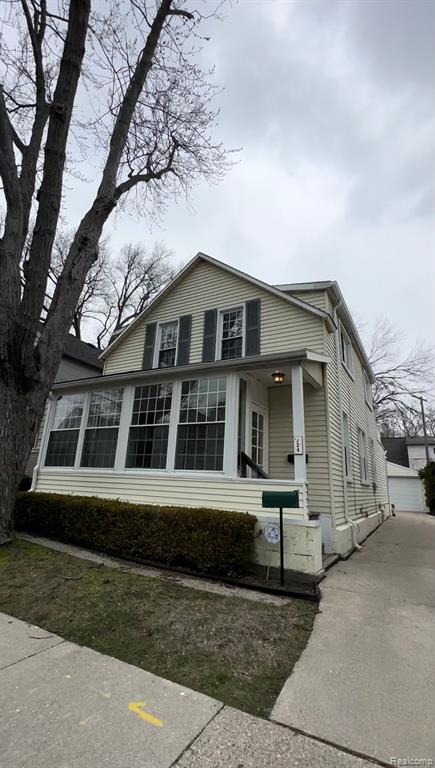 124 Muir Road, Unit UPPR Grosse Pointe, MI 48236 - Photo 1 of 10