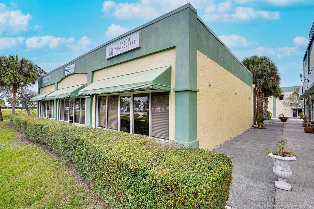 435 Northeast Baker Road Stuart, FL 34994 - Photo 5 of 35 Gallery Image 5