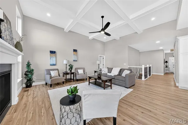 $529,900 | 729 Norwich Drive, St. Charles, MO 63301