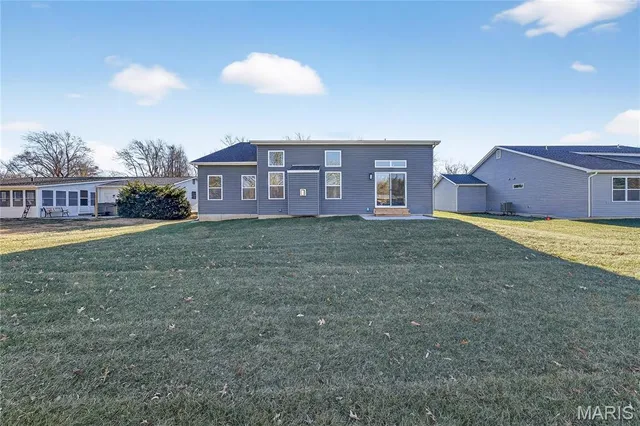 $529,900 | 729 Norwich Drive, St. Charles, MO 63301
