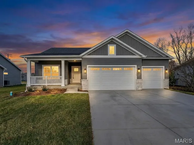 $529,900 | 729 Norwich Drive, St. Charles, MO 63301