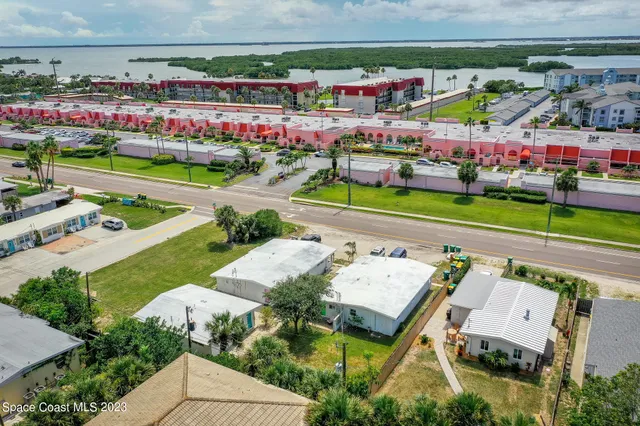 $825,000 | 681 South Orlando Avenue, Cocoa Beach, FL 32931