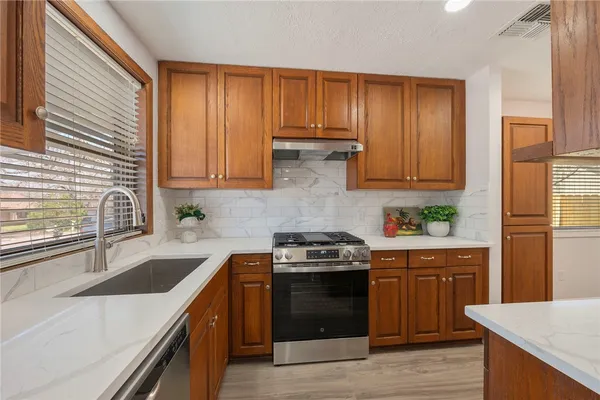 $2,800 | 1428 Magnolia Drive, College Station, TX 77840