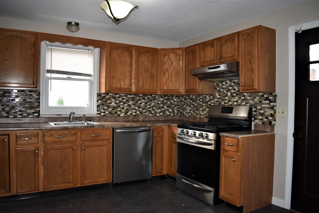 147 Kilburn Street Fall River, MA 02724 - Photo 8 of 30 Gallery Image 8