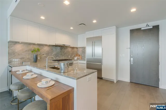 $1,480,000 | 320 Adolphus Avenue, Unit 916, Cliffside Park, NJ 07010