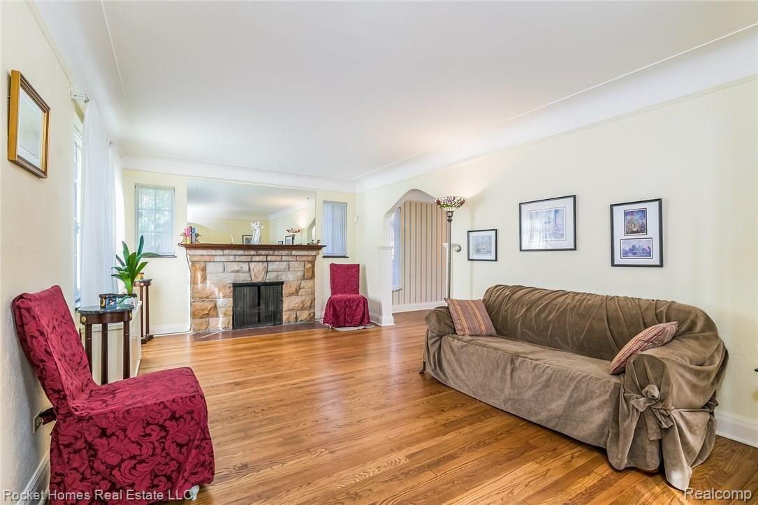 3544 Yorkshire Road Detroit, MI 48224 - Photo 3 of 26 005-Living_Room-4964968-medium.jpg